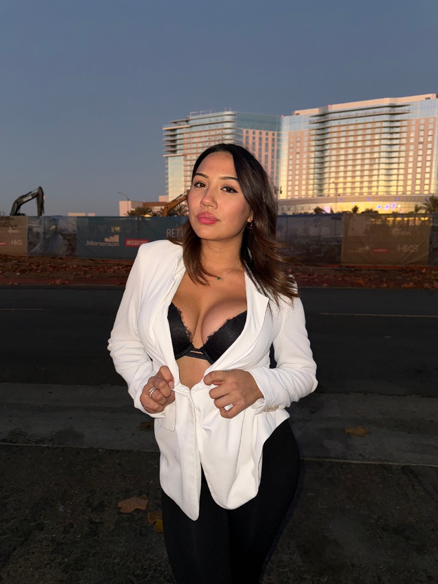 Take a pause and enjoy Ali Cruz — streaming from Bamako