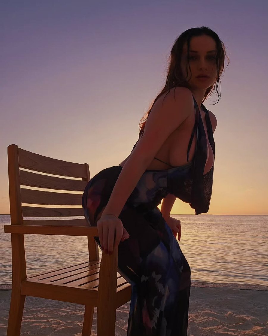 Sexy girl Miranda Faith nude in Bamako