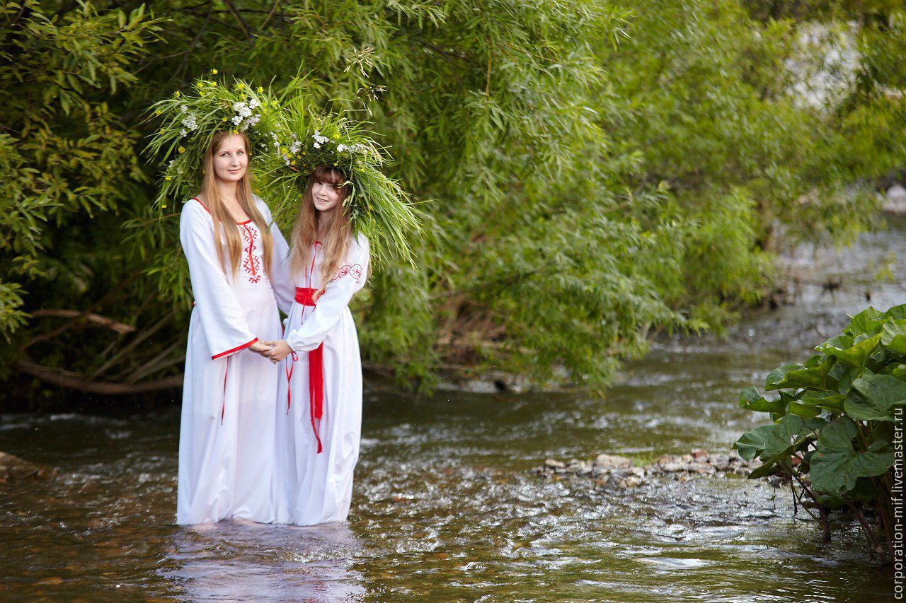 Women in Slavic costumes in Bamako