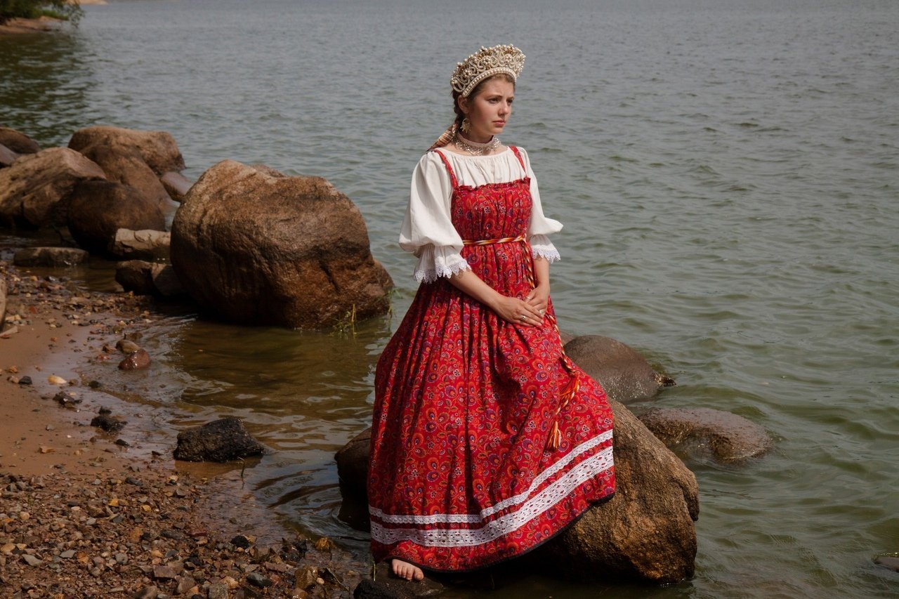 Women in Slavic costumes in Bamako