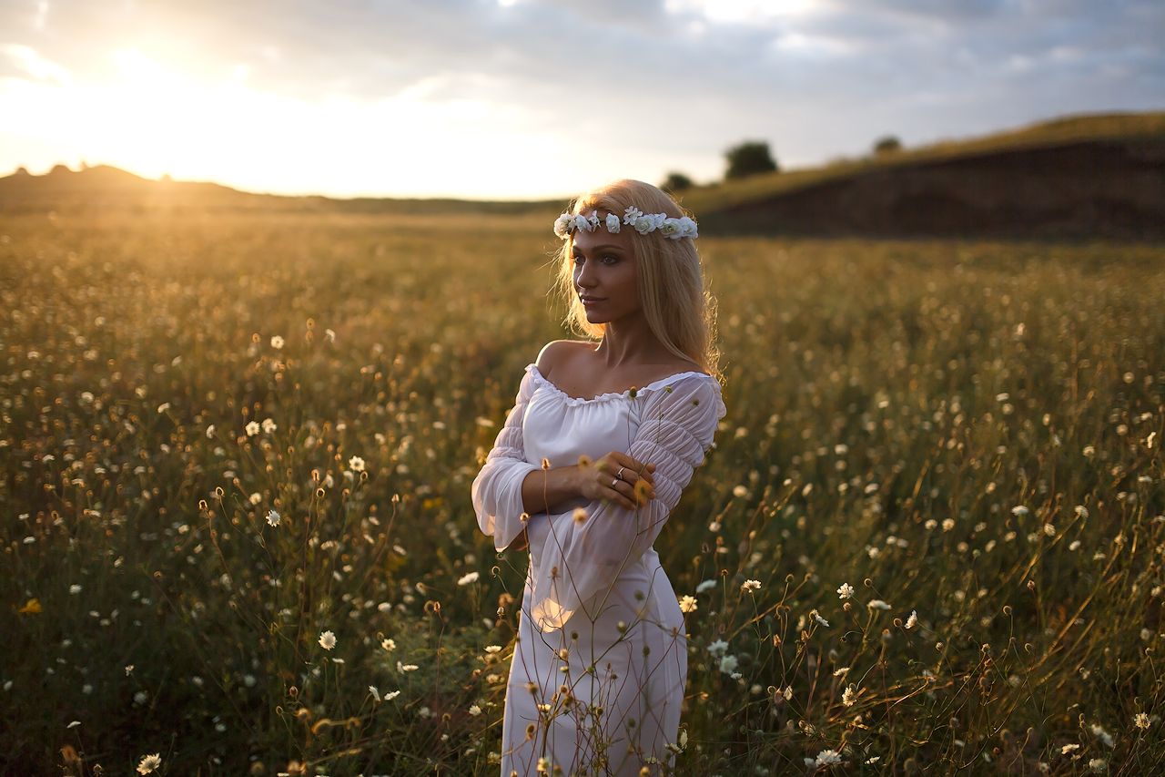 Girls in Slavic costumes in Bamako